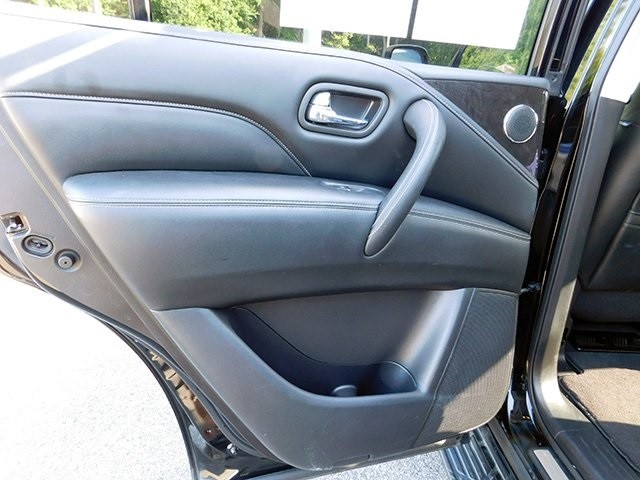 INFINITI QX80 Vehicle Image 11
