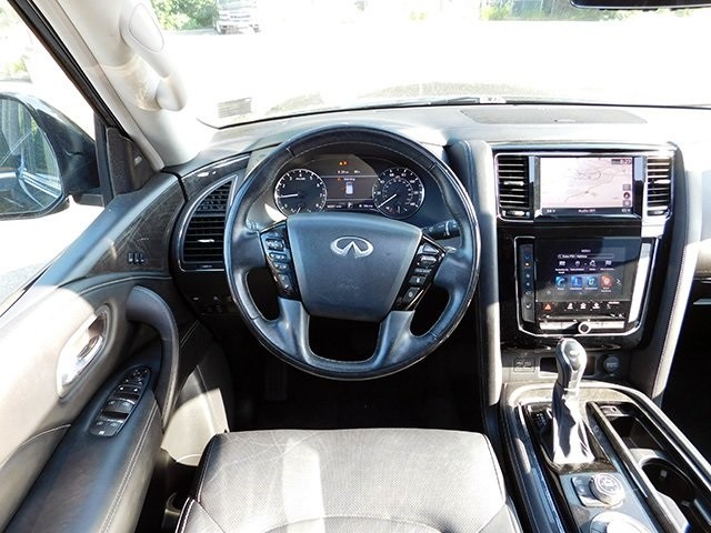 INFINITI QX80 Vehicle Image 14