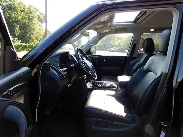 INFINITI QX80 Vehicle Image 17