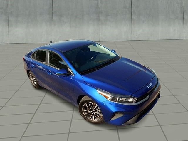 Kia Forte Vehicle Image 02