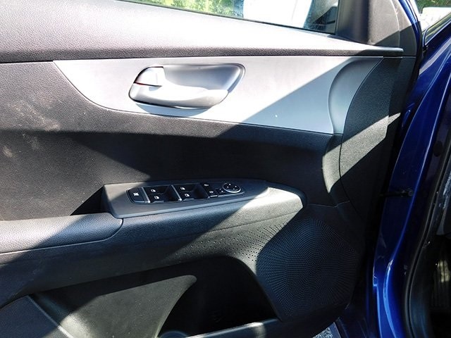 Kia Forte Vehicle Image 11