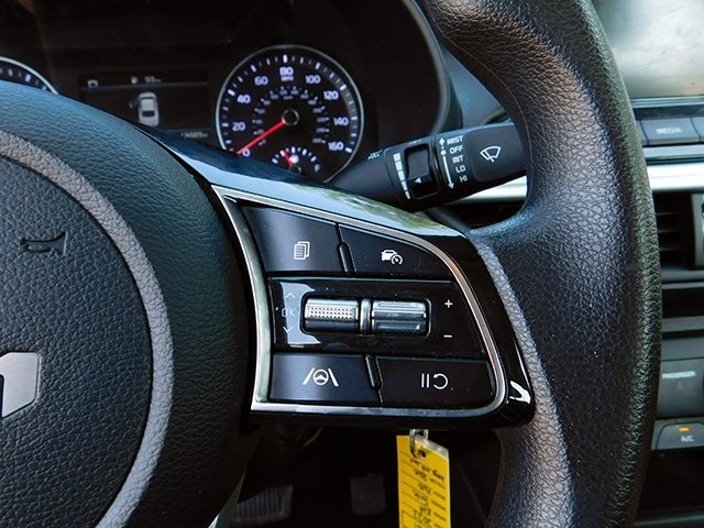 Kia Forte Vehicle Image 18