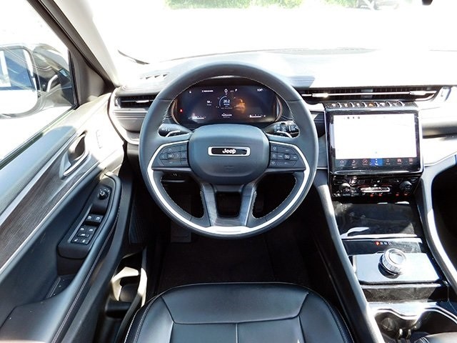 Jeep Grand Cherokee Vehicle Image 14