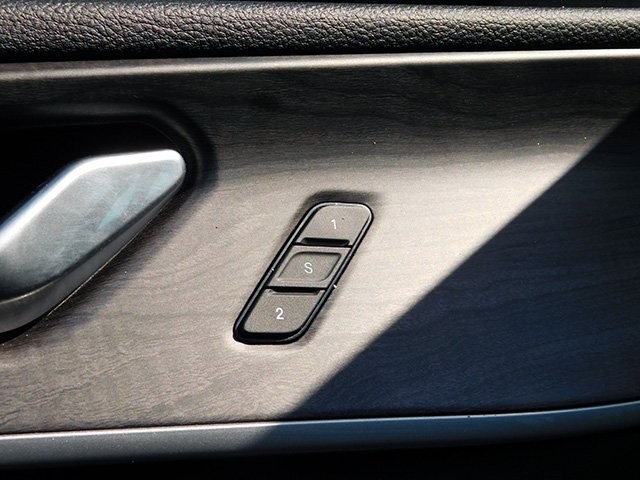 Jeep Grand Cherokee Vehicle Image 16