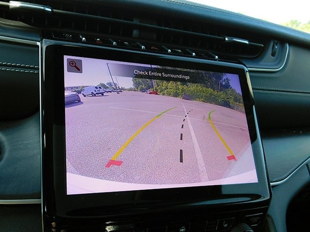 Jeep Grand Cherokee Vehicle Image 21