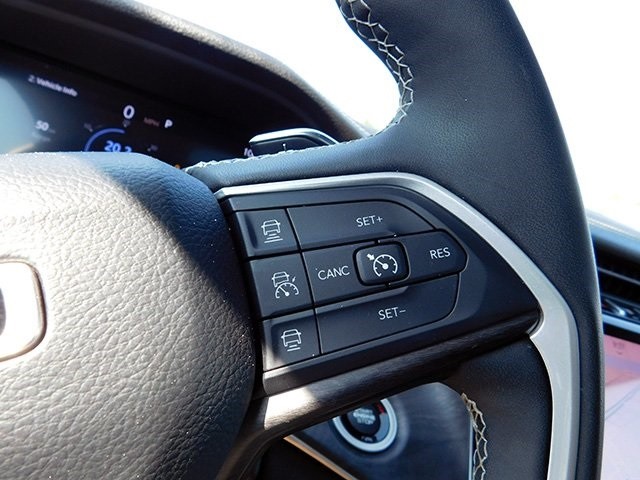 Jeep Grand Cherokee Vehicle Image 24