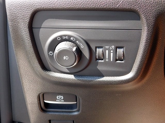 Jeep Grand Cherokee Vehicle Image 27
