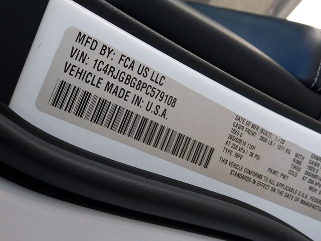 Jeep Grand Cherokee Vehicle Image 28