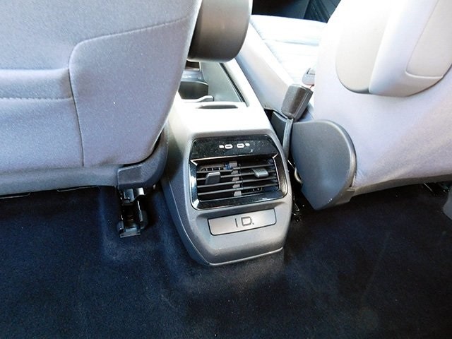Volkswagen ID.4 Vehicle Image 10