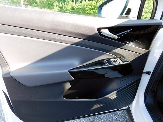Volkswagen ID.4 Vehicle Image 13
