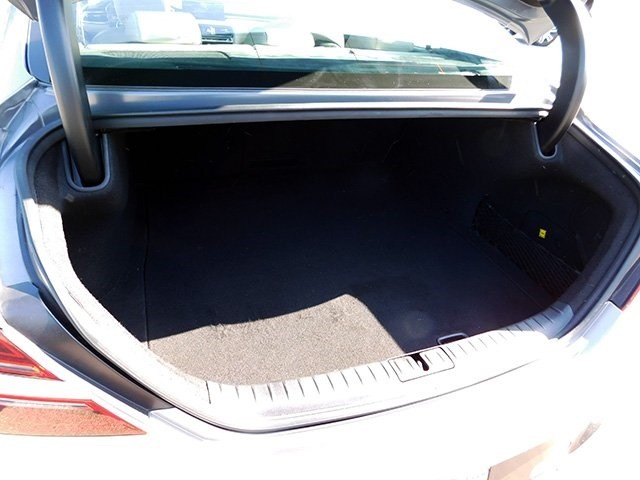 Genesis G70 Vehicle Image 09