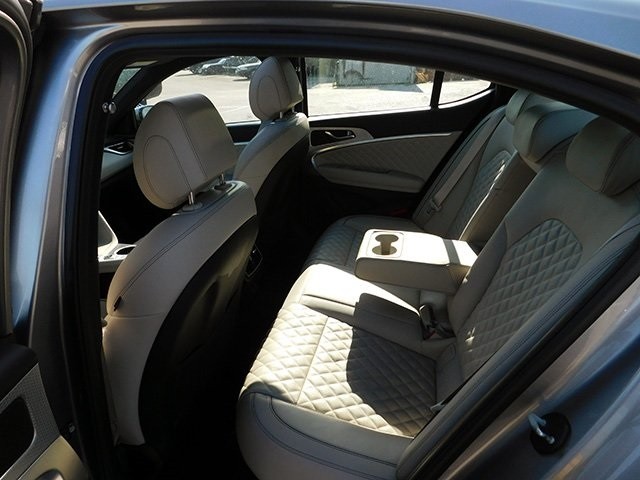Genesis G70 Vehicle Image 11