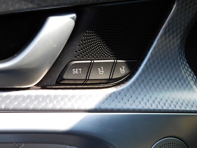 Genesis G70 Vehicle Image 15
