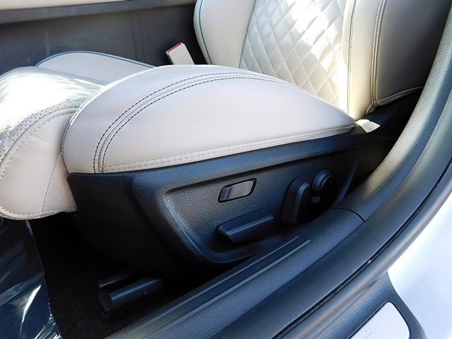 Genesis G70 Vehicle Image 17