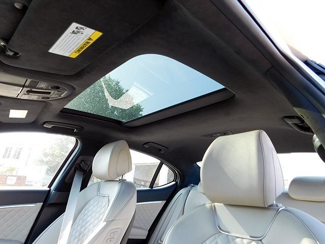 Genesis G70 Vehicle Image 18