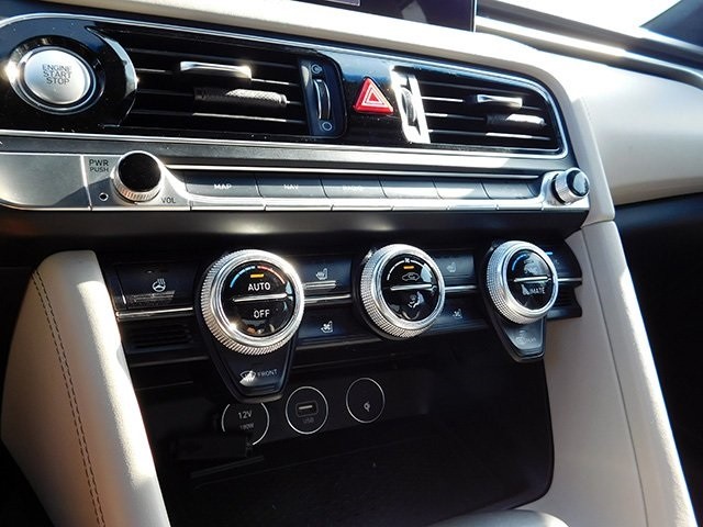 Genesis G70 Vehicle Image 21