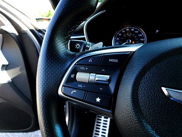 Genesis G70 Vehicle Image 25