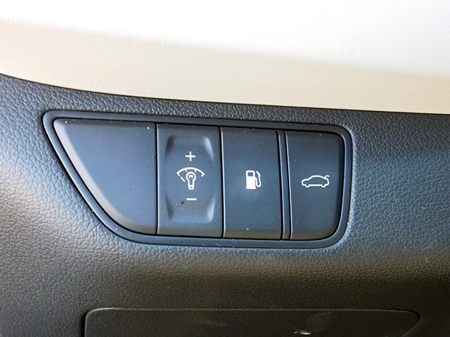 Genesis G70 Vehicle Image 27