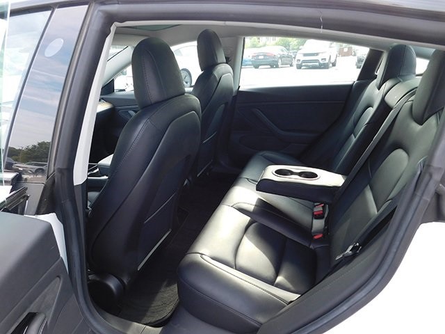 Tesla Model 3 Vehicle Image 09