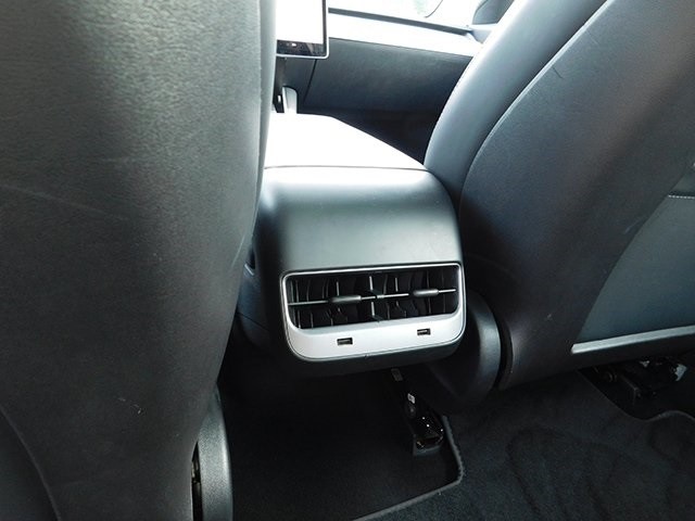 Tesla Model 3 Vehicle Image 10