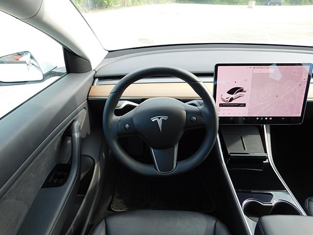 Tesla Model 3 Vehicle Image 11