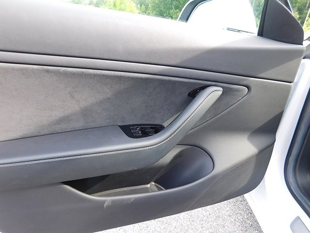 Tesla Model 3 Vehicle Image 12