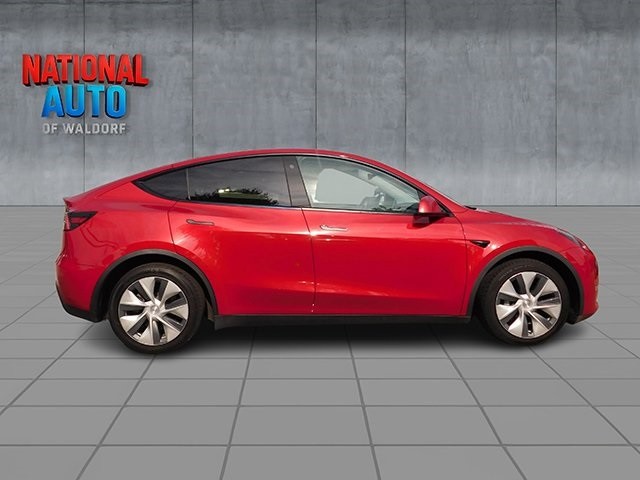 Tesla Model Y Vehicle Image 04