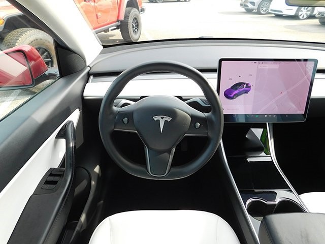 Tesla Model Y Vehicle Image 13
