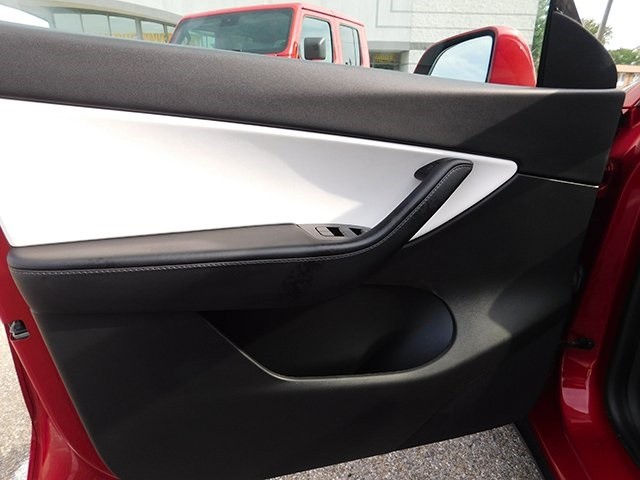 Tesla Model Y Vehicle Image 14