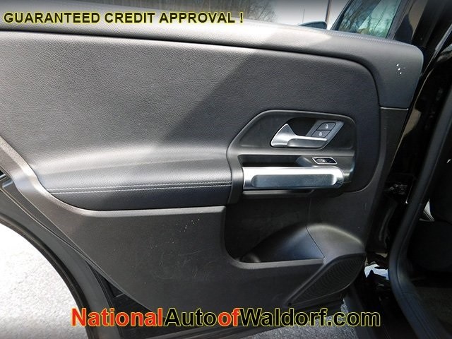 Mercedes-Benz GLB Vehicle Image 11