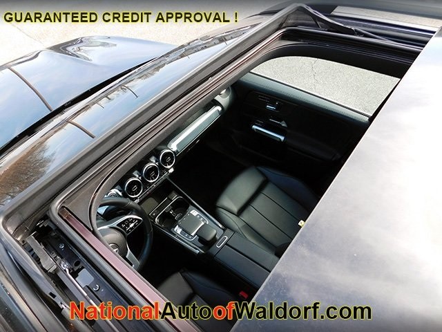 Mercedes-Benz GLB Vehicle Image 14