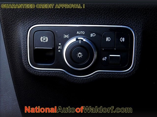 Mercedes-Benz GLB Vehicle Image 24