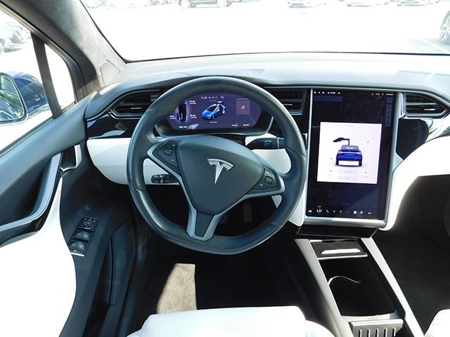 Tesla Model X Vehicle Image 13