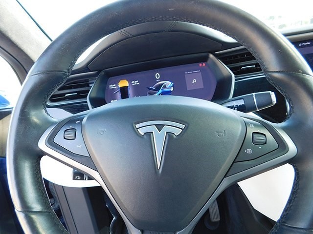 Tesla Model X Vehicle Image 22