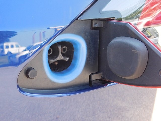 Tesla Model X Vehicle Image 25