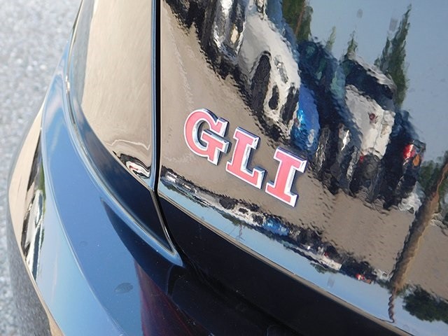 Volkswagen Jetta GLI Vehicle Image 06