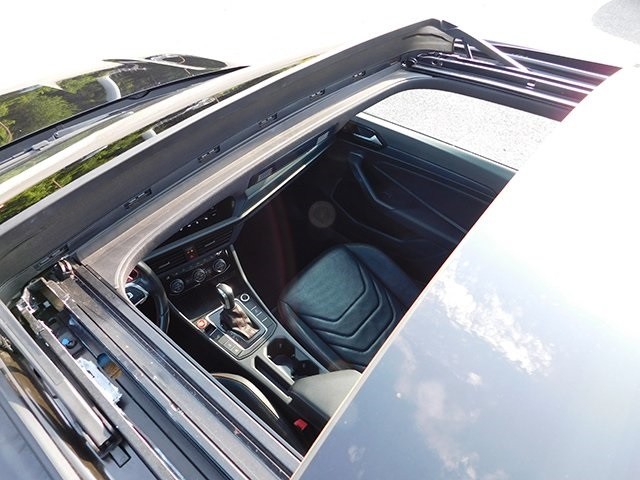 Volkswagen Jetta GLI Vehicle Image 09