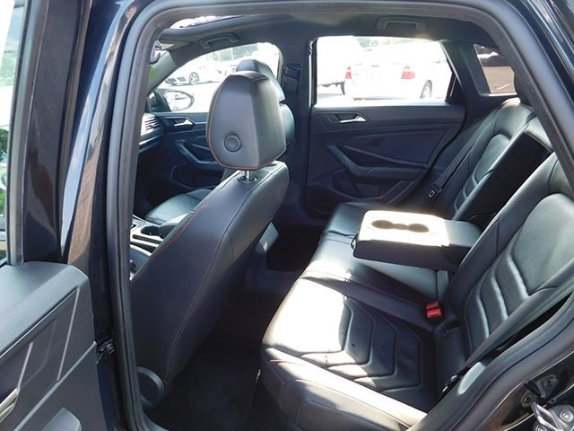 Volkswagen Jetta GLI Vehicle Image 11