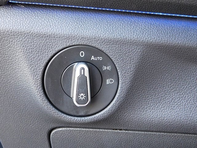 Volkswagen Jetta GLI Vehicle Image 24