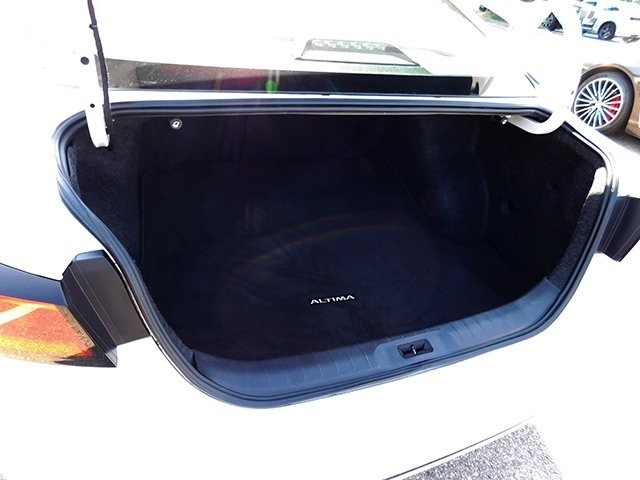 Nissan Altima Vehicle Image 05
