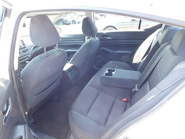 Nissan Altima Vehicle Image 08