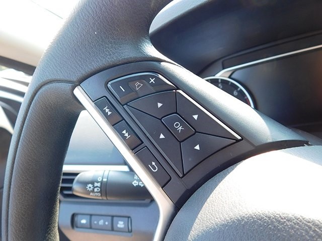 Nissan Altima Vehicle Image 17