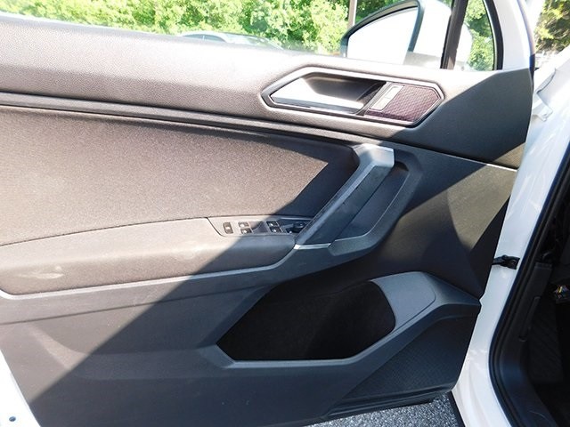 Volkswagen Tiguan Vehicle Image 11