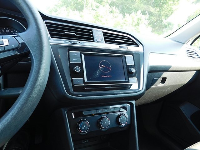 Volkswagen Tiguan Vehicle Image 14