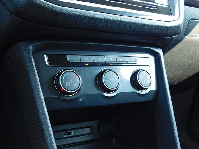 Volkswagen Tiguan Vehicle Image 16