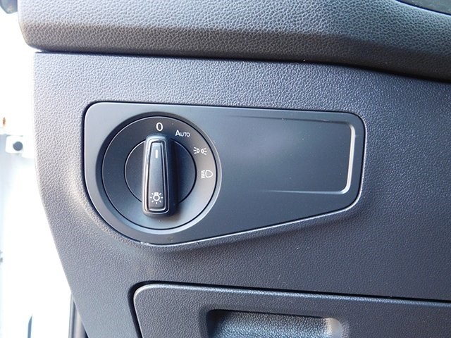 Volkswagen Tiguan Vehicle Image 21