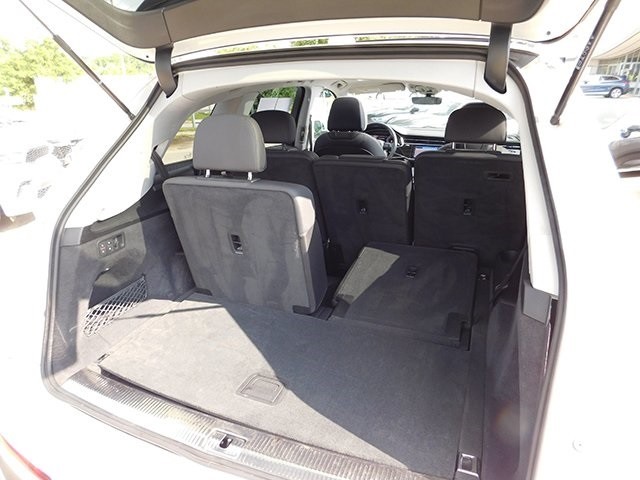 Audi Q7 Vehicle Image 09