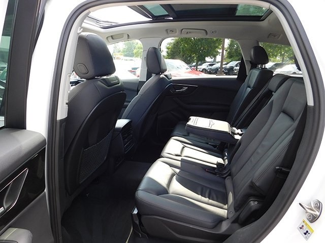 Audi Q7 Vehicle Image 13