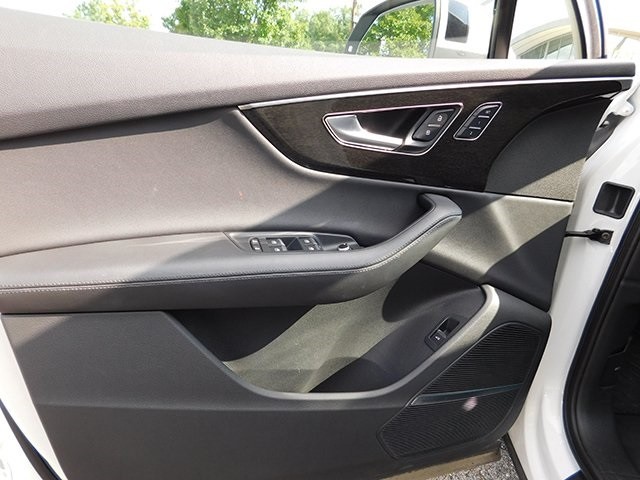 Audi Q7 Vehicle Image 16