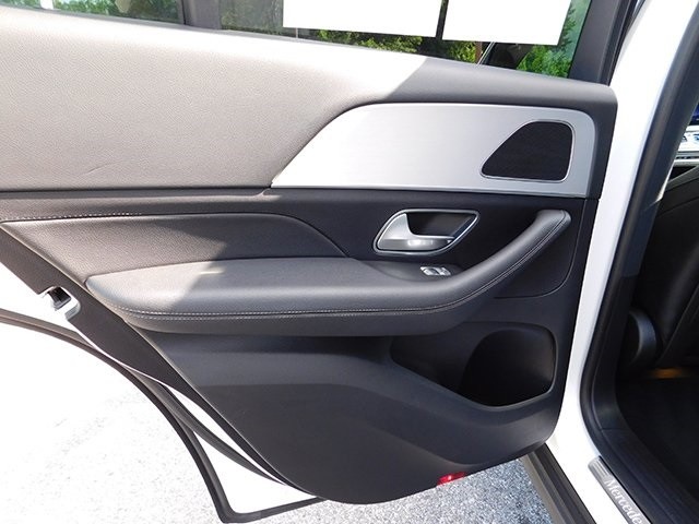 Mercedes-Benz GLE Vehicle Image 14